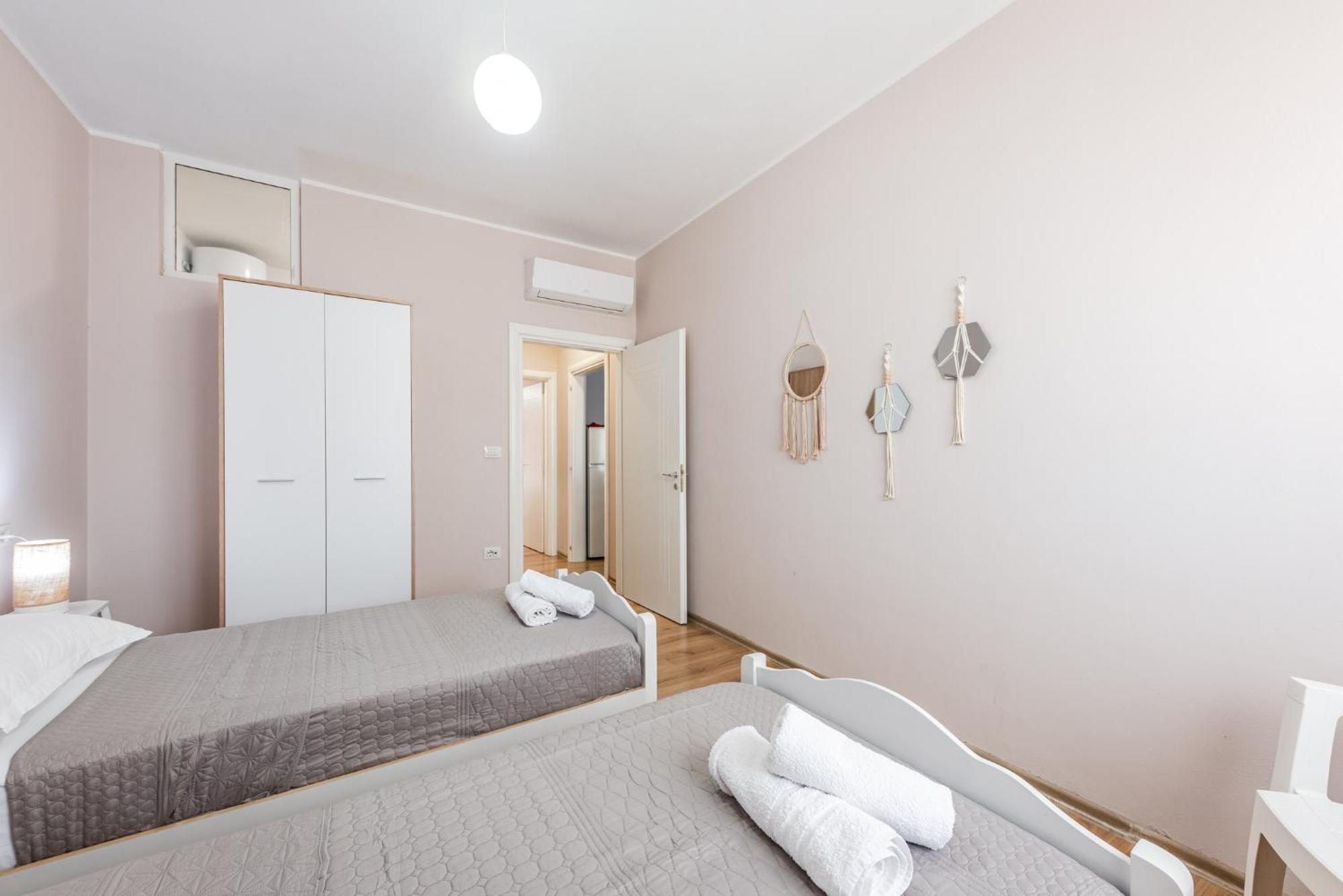 The Bohemian Pad Apartment Shkoder Bagian luar foto